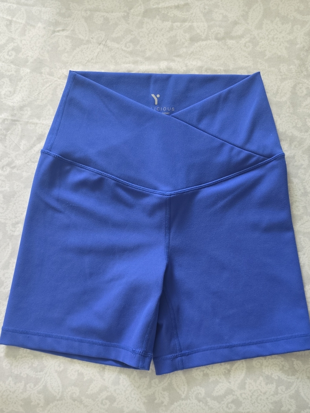 Yogalicious Lux Cross Over Shorts Nwot